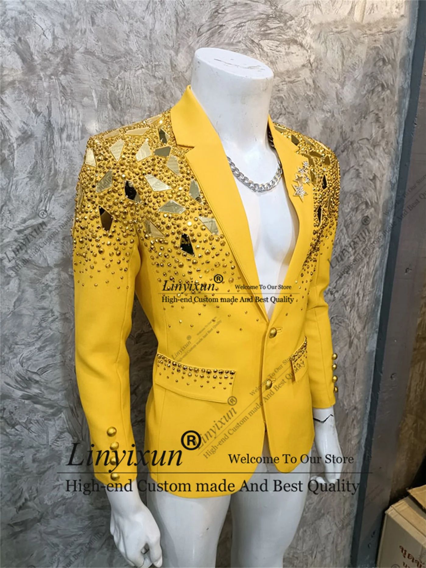Sparkly Mirror Finish Men Suit - огляд і ціна Men'S Grooming Mirror